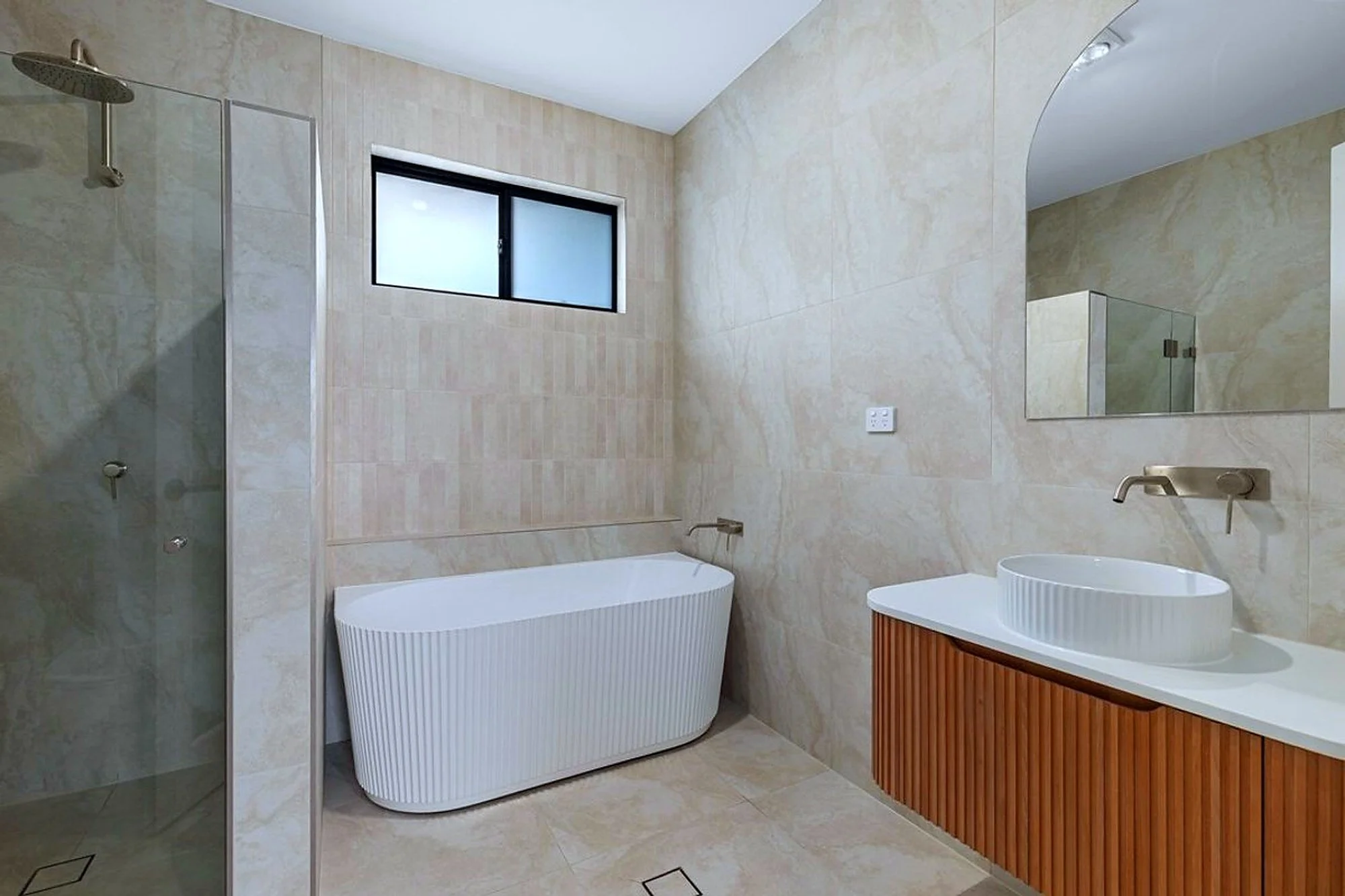09-bathroom.jpg
