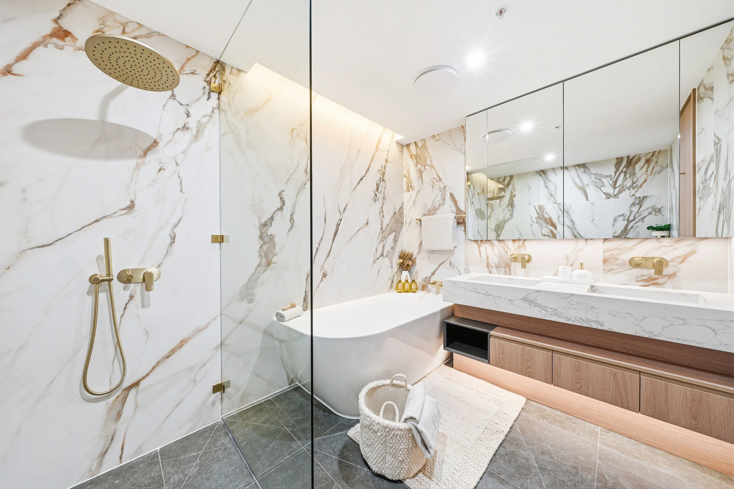 12-bathroom-freestanding-bath.jpg