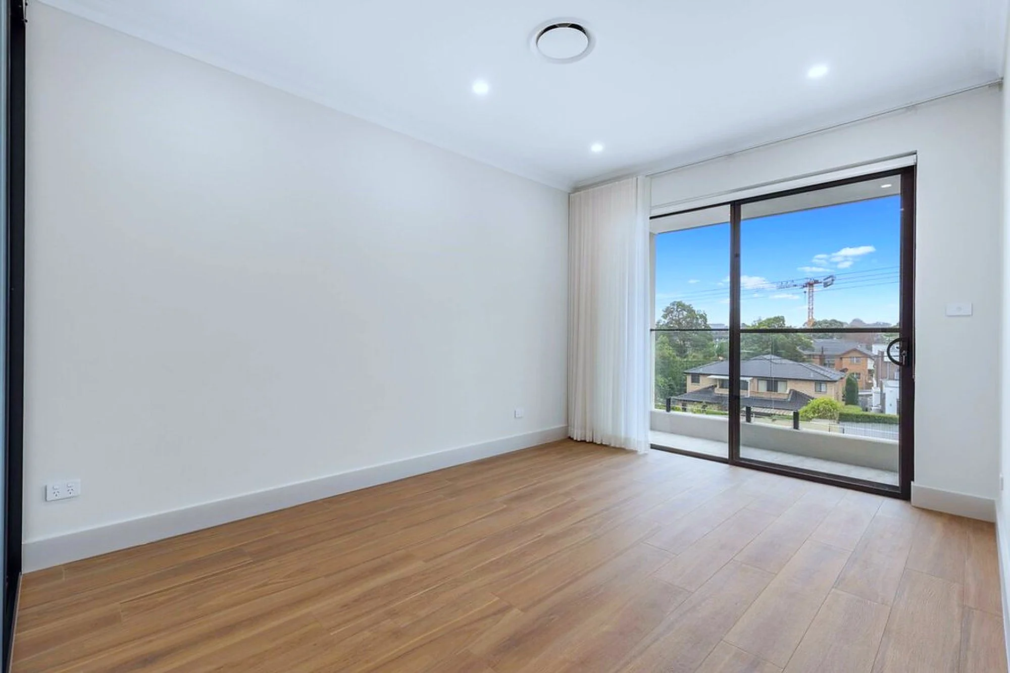 07-bedroom-balcony.jpg