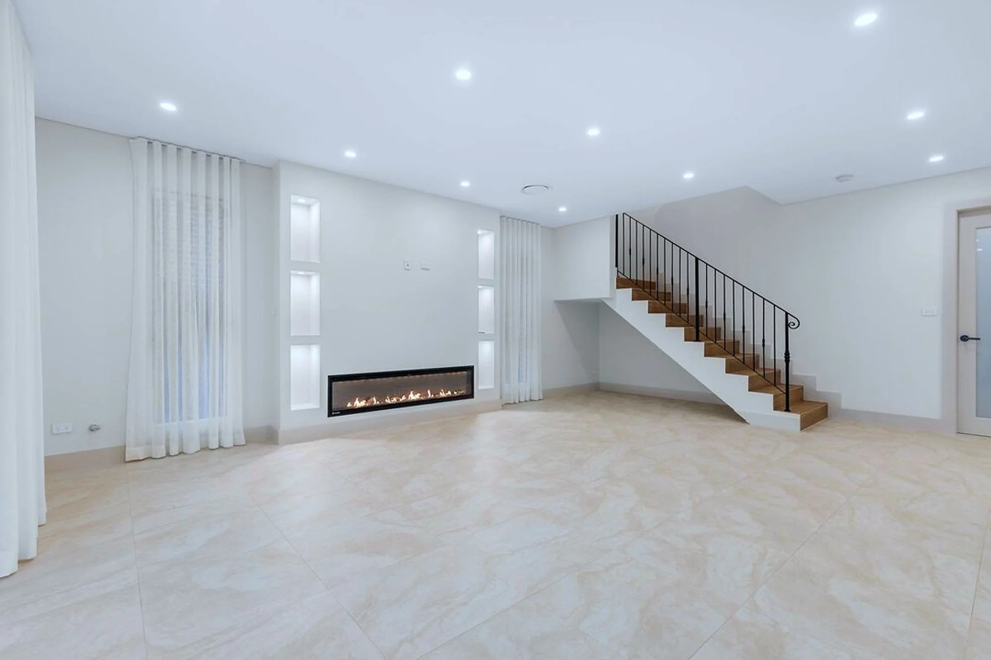 05-living-stair.jpg