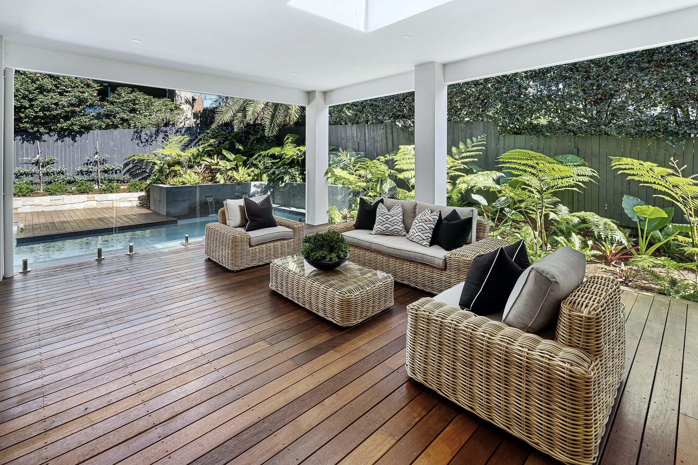 07-alfresco.jpg