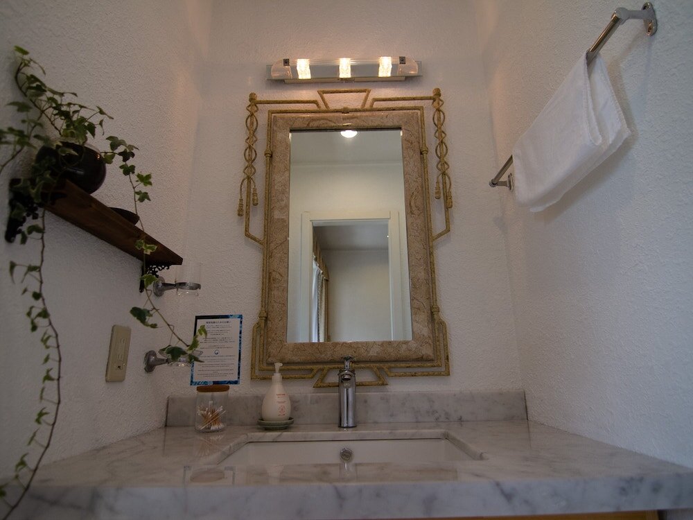 Bathroom Classic Room.jpg