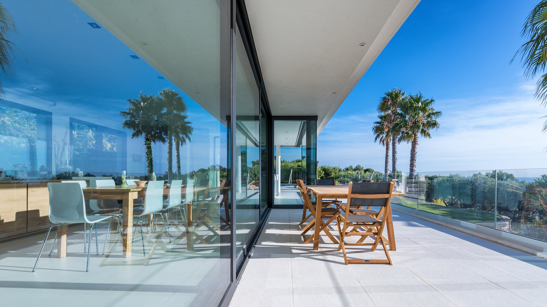 Terrasse villa luxe port d'Alon.jpg