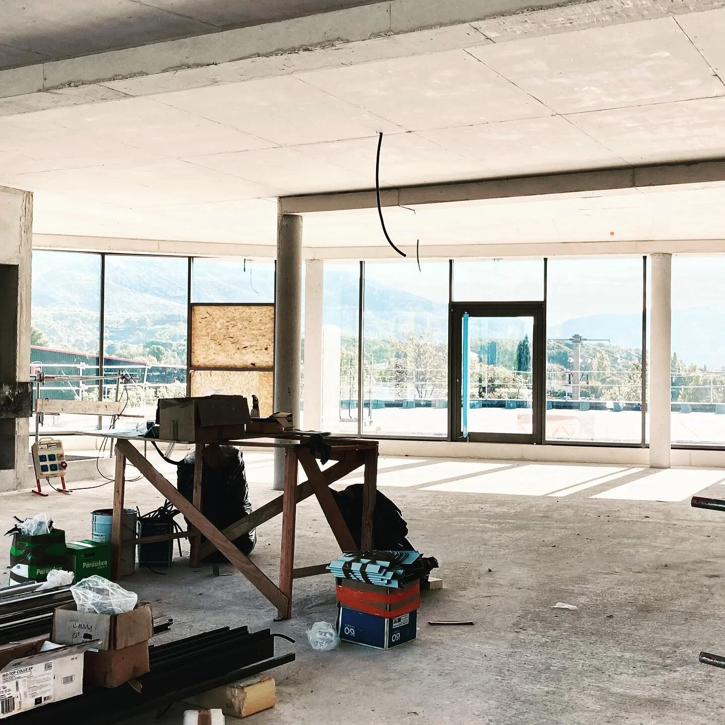 Nouvelle semaine, nouveau projet &agrave; vous pr&eacute;senter, aujourd&rsquo;hui c&rsquo;est un projet en cours. B&acirc;timent r&eacute;alis&eacute; par BGB architecture et l&rsquo;architecture d&rsquo;int&eacute;rieur sur environ 1000m2 par l&rsq