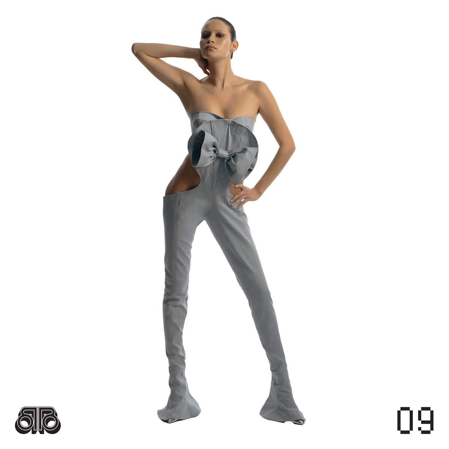 Details : Look 09 from #LouisVerdad: Splash flair pants in light denim with zipper back and center bow detail, paired with matching bra. Available for custom orders or rentals. Pulls by approval only. 
Appointment Link in bio.

@Biblioteq_LA x @Louis