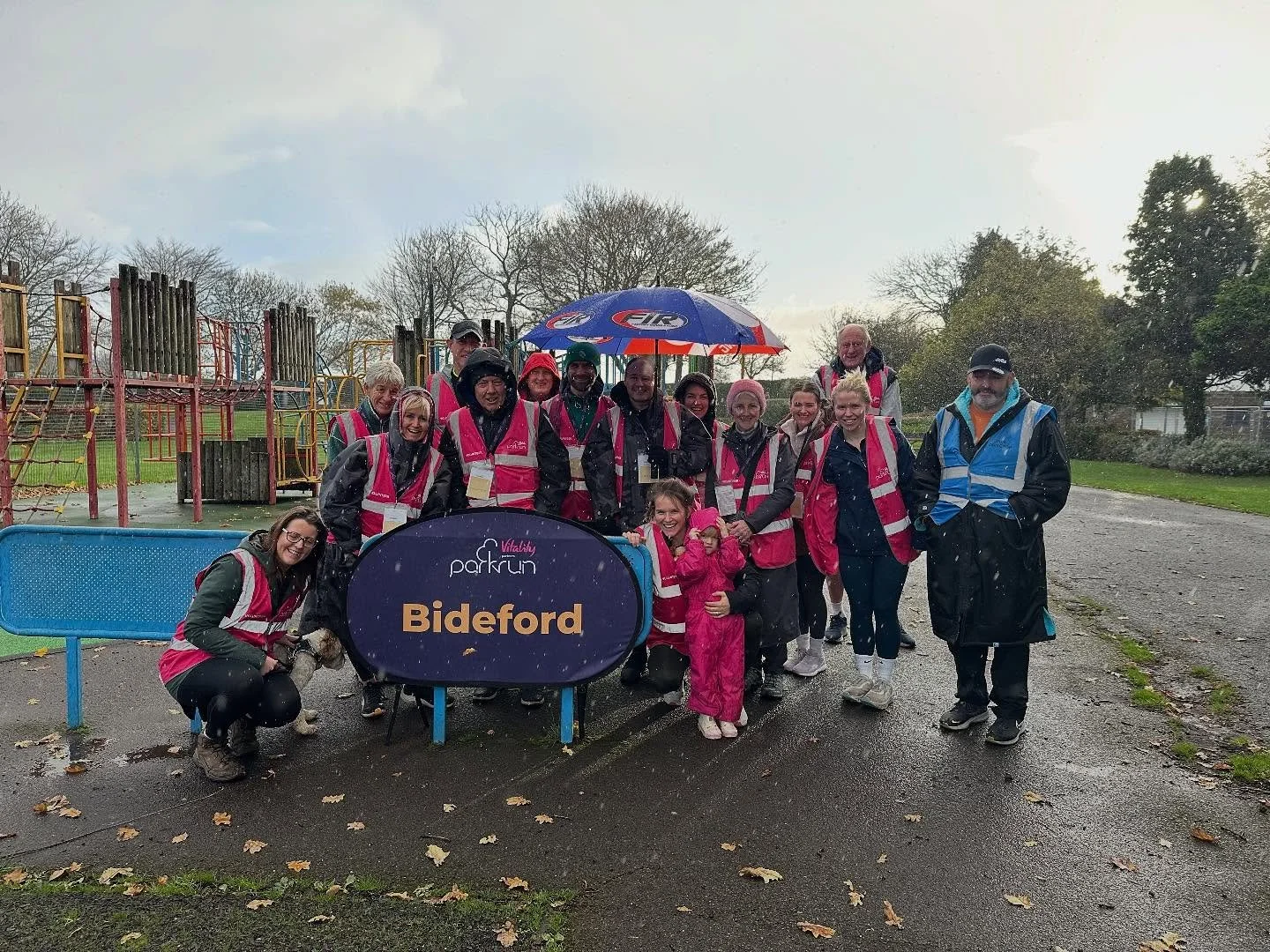 Rain didn&rsquo;t stop the fun this morning ☔️💛 

Our Bideford parkrun volunteer takeover was full of smiles, cheers, and that amazing community spirit we&rsquo;re so lucky to have. We loved helping out, and think the guys who organise it and volunt