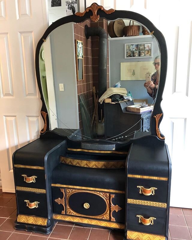 Named her Stella, cuz she is stellar! #chalkpaintfurniture #artdeco #waterfallvanity #shopsmallbusiness #shoplocal @thewhitemtindependents