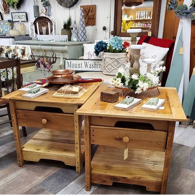 #reclaimedwoodfurniture #palletfurniture #endtables #rustic #rusticfarmhouse #shopsmallbusiness #shoplocal #staysafe #stayhealthy