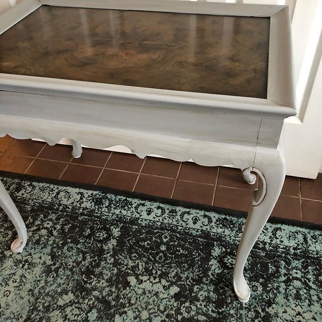 #latestproject #chalkpaintedfurniture #shabbychalkpaints #endtablemakeover #sexylegs #stayinghome #stayingpositive #workingfromhome #deliveryavailable @thewhitemtindependents