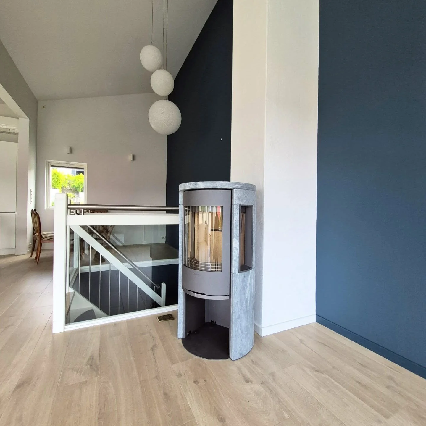 Nyt varmen og flammene med Contura 556T. Stilrent og koselig 🔥

,
.
,
#contura #peisovn #interior