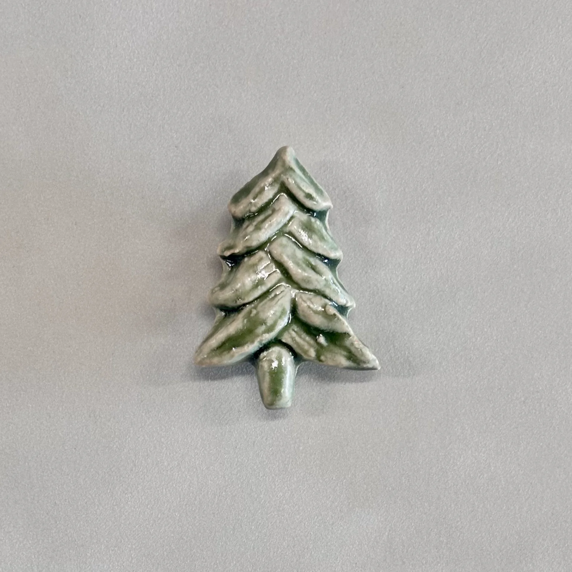 Pine tree magnet