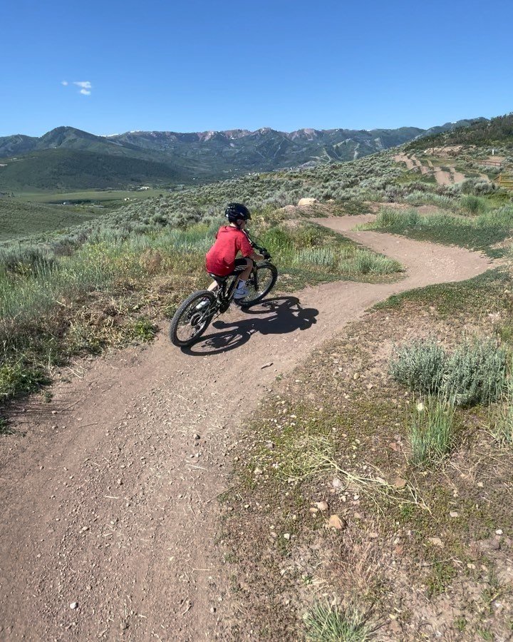 Our guided tours are great for all ages and ability levels! James from Nashville was shredding the trails like a local in no time at all! Book today by calling or going to our website! 
#parkcity #mountainbiking #visitparkcity #parkcitymountain