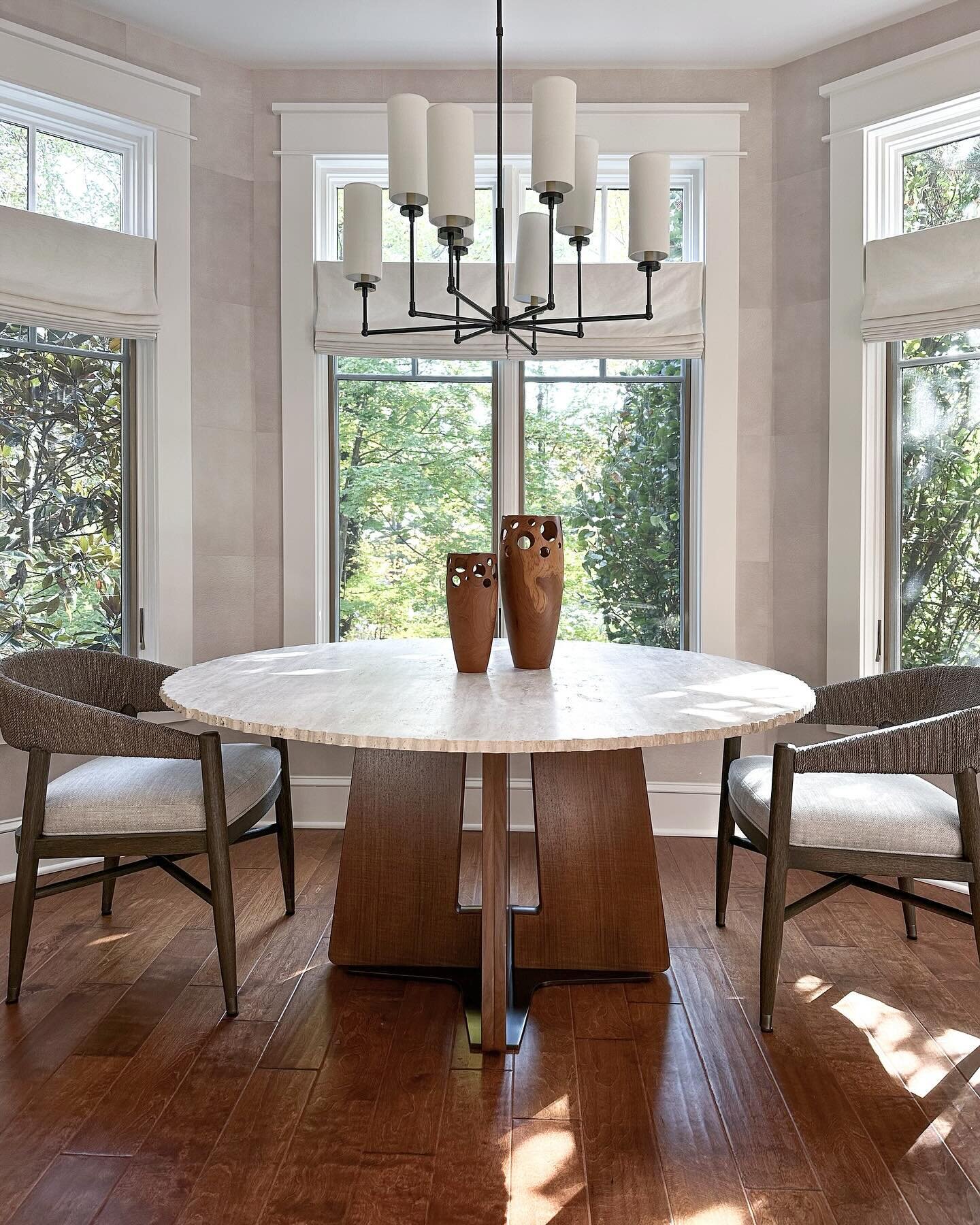 There&rsquo;s nothing like the allure of natural light to brighten up your days and create an atmosphere of bliss. These window treatments let your light shine in. ☀️✨

Designer:  @justshay__na

Vendors:
Table: @bakerfurniture
Chairs: @palecekdesign
