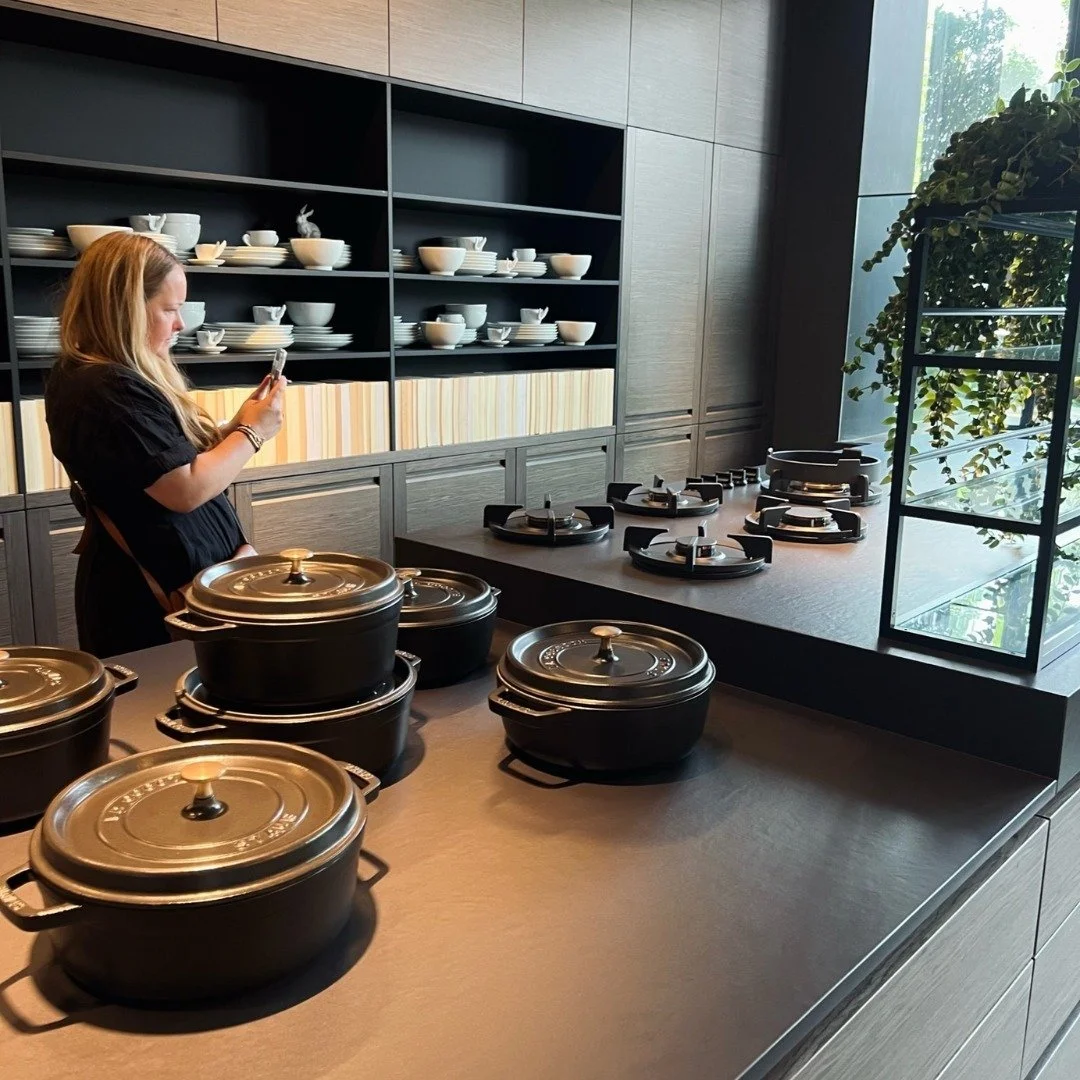 Amy had a wonderful time with @rachelstellarinteriors and @leydenlewisdesignstudio on their 2023 trip to Florense HQ in Brazil! 🇧🇷 Obsessed with these timelessly elegant kitchens would be an understatement!