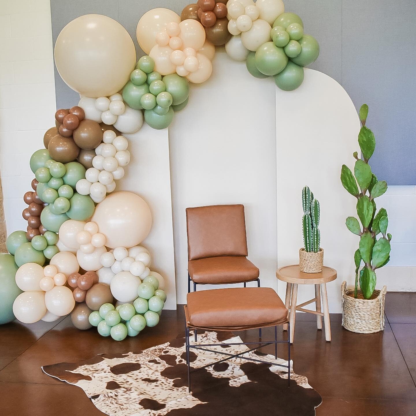 𝘩𝘰𝘭𝘺 𝘤𝘰𝘸 ! We had so much fun creating this cute little western themed baby shower!!! 

Planning &amp; Decor: Corbitt Events 
Venue: Tiger Point Community Center 
Balloons &amp; Backdrop Display: @blushingballoonspensacola 
Marquee Letters: @a