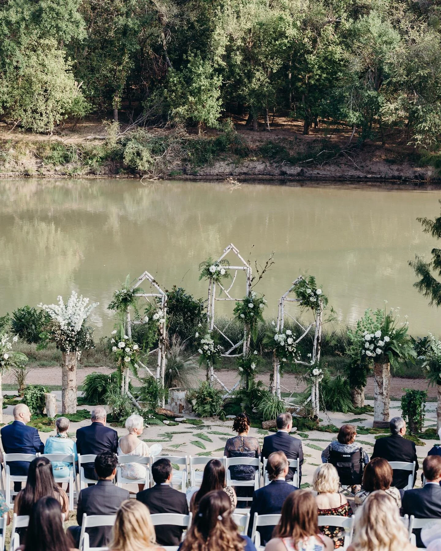 We love this unique ceremony display. 🌿🤍
⠀⠀⠀⠀⠀⠀⠀⠀⠀
*
*
*
⠀⠀⠀⠀⠀⠀⠀⠀⠀
⠀⠀⠀⠀⠀⠀⠀⠀⠀
Venue/Catering: @hyattlostpinesweddings 
Photo: @jeffphoto 
Video: @witteidea 
HMU: @hyattlostpinesweddings 
Floral: @visuallyrics.floral 
Lighting: @ildeventscan 
Cake: @