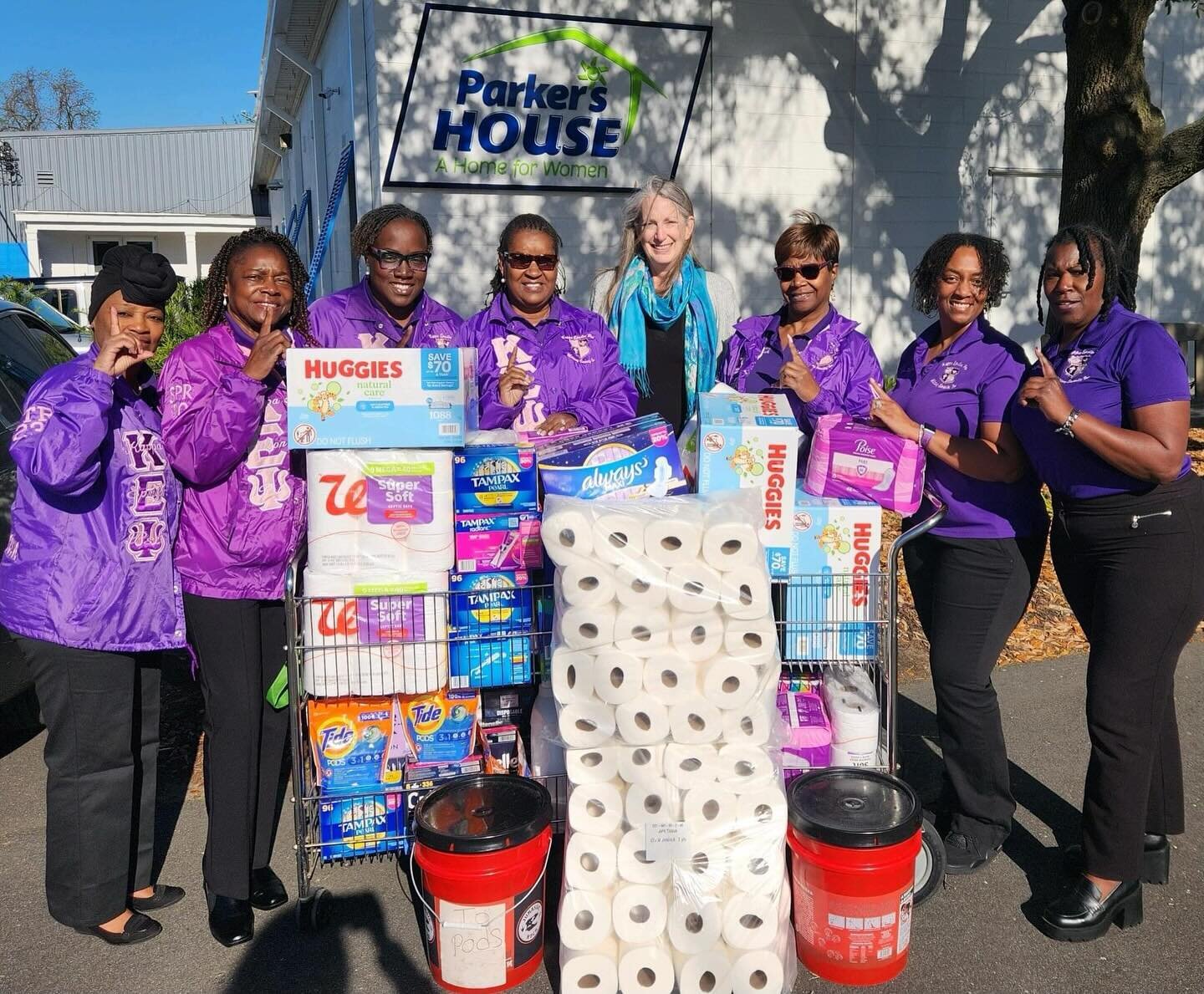 Grateful for the incredible women of Kappa Epsilon Psi Military Sorority who generously brought essential supplies to support our Parker&rsquo;s House clients 💙 #CommunityStrong #GivingBack