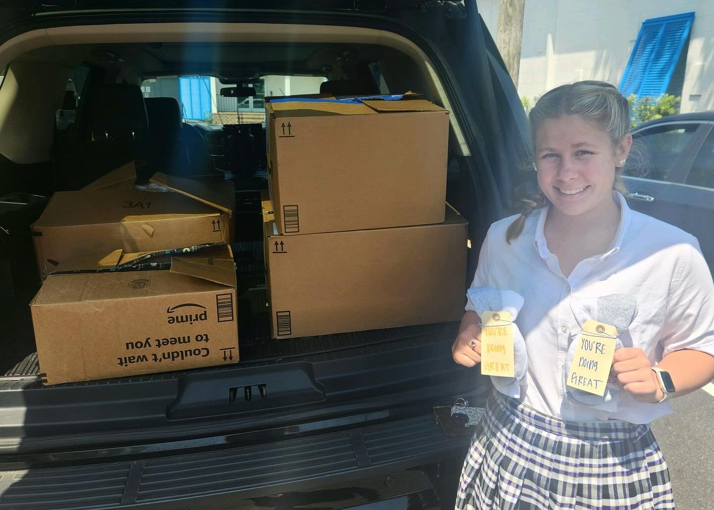 Greysen Asterman, a student at Calvary Day School, collected 1,800 pairs of socks for Union Mission, each paired with an encouraging note. This marks her second year of dedicated service. Join us in celebrating her commitment to helping others! 🧦💖 