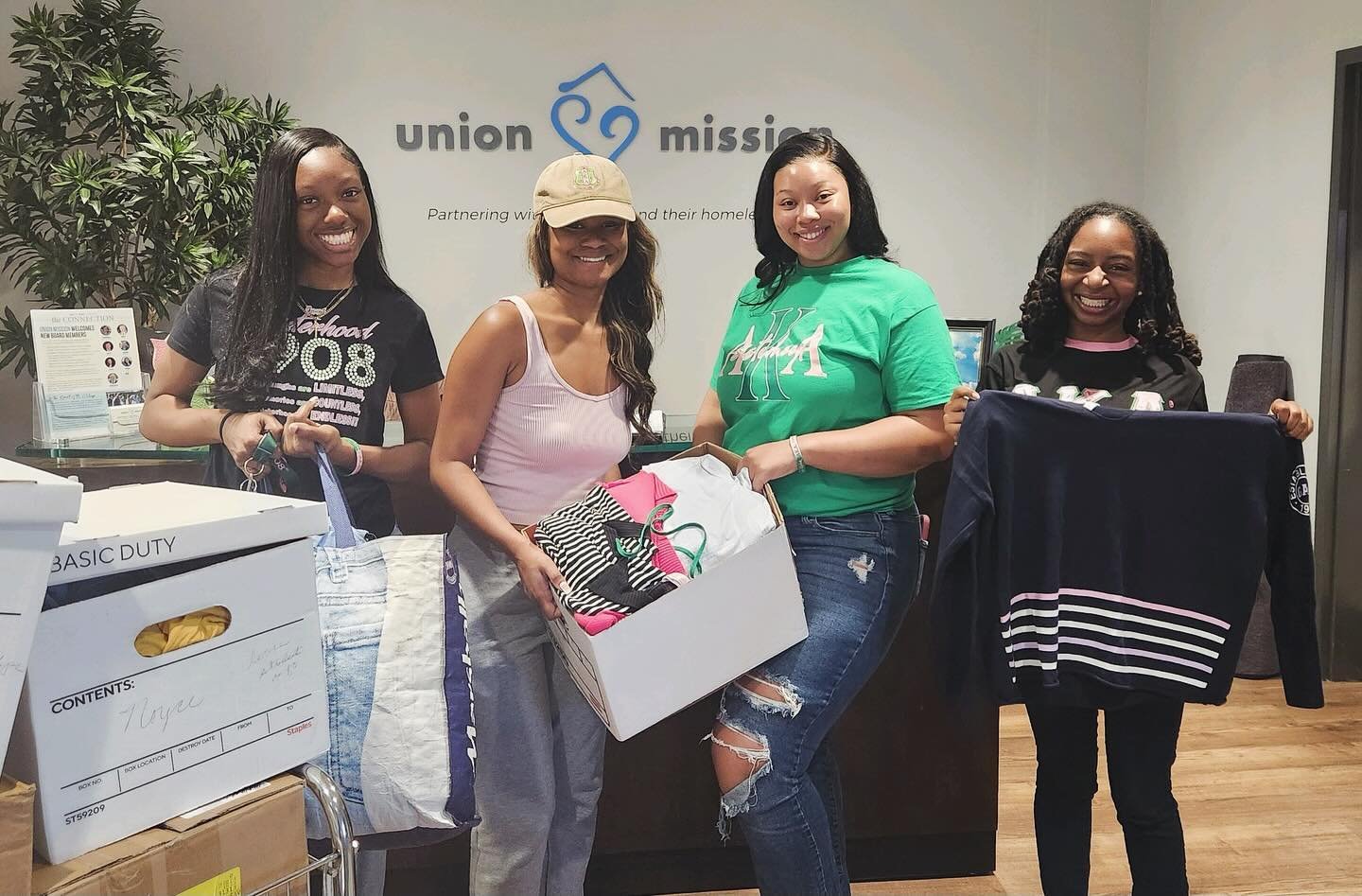 Spreading love through service 💖 The AKAs from SSU organized a clothing drive to support the Clothing Closet and give back to our community. Thank you! 🩵