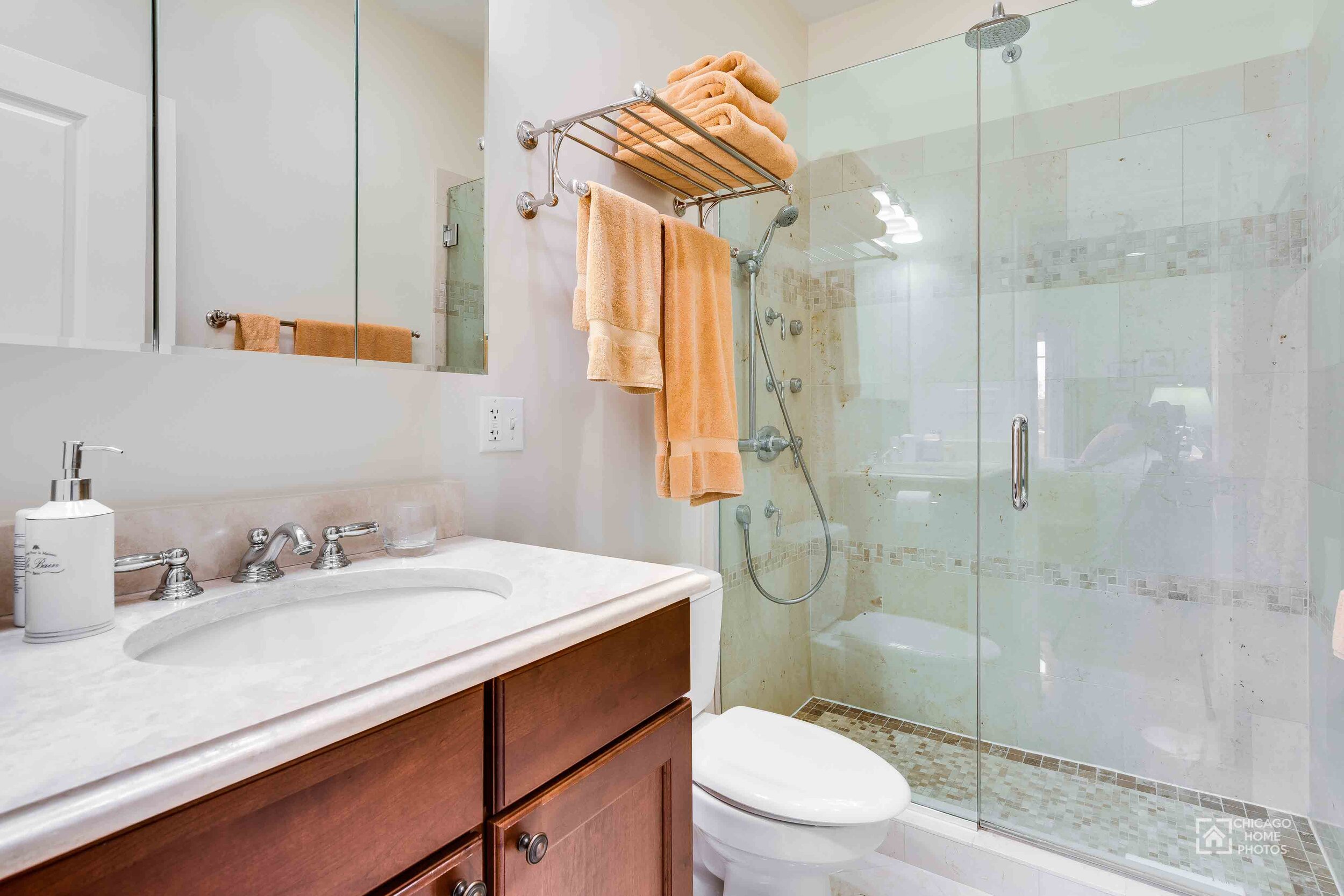 Luxury Shower │ 632 Hinman Apartments Evanston