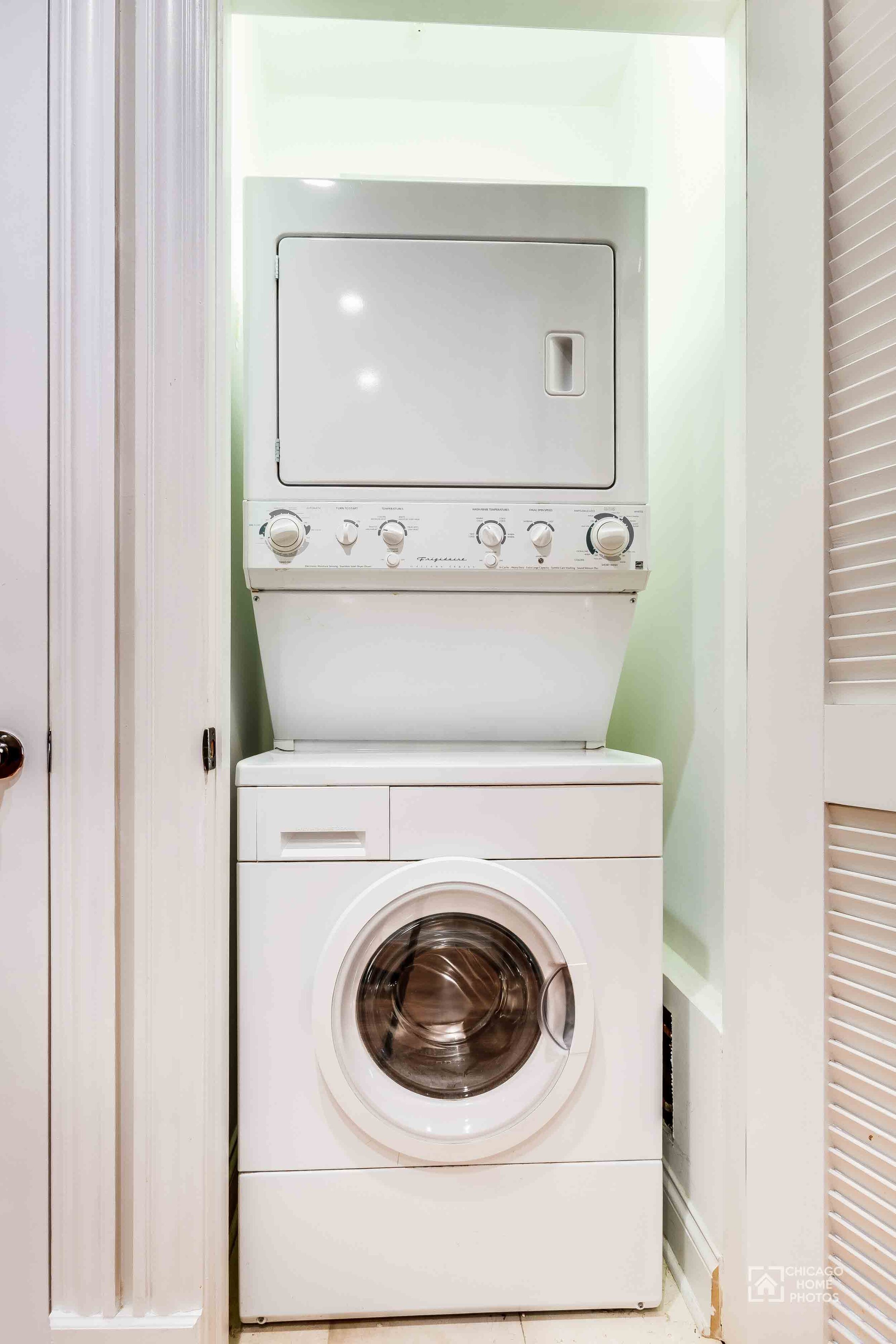 In-unit Washer &amp; Dryer │ 632 Hinman Apartments Evanston