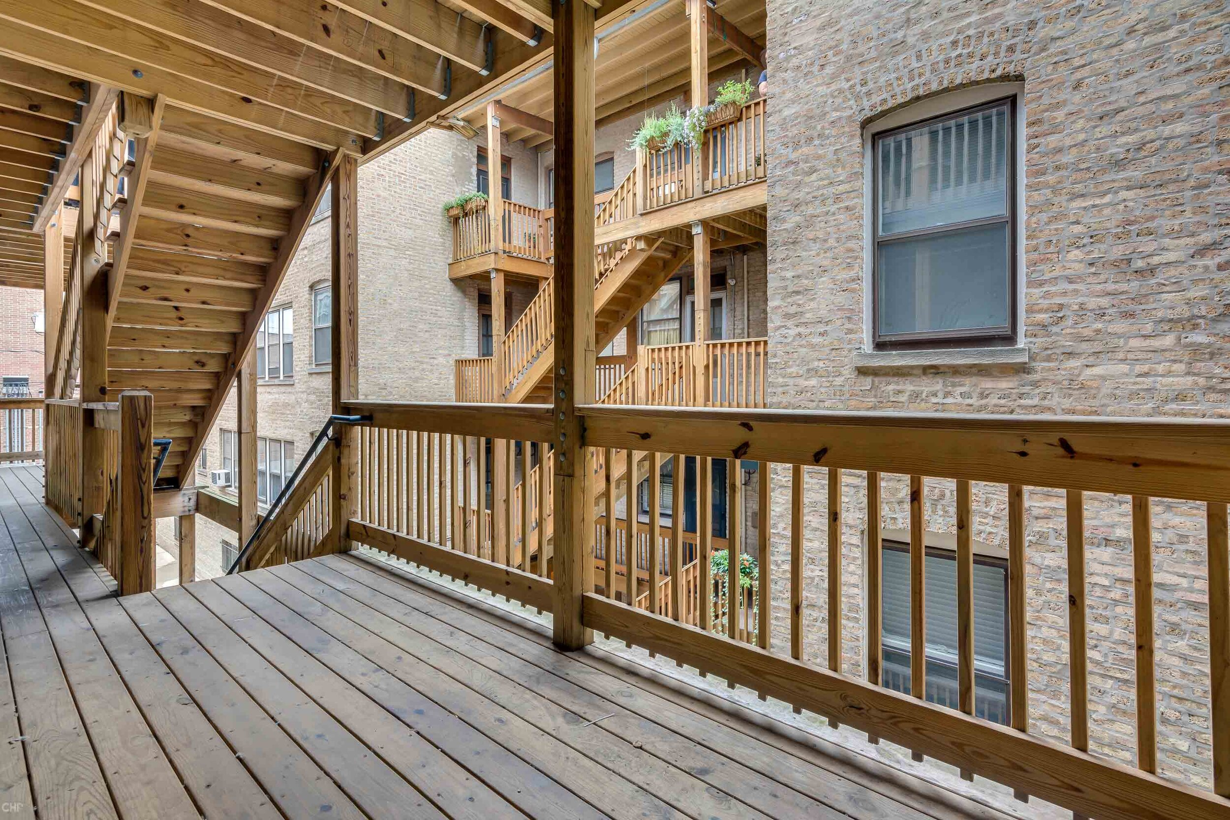 Wooden Balcony │ 632 Hinman Apartments Evanston