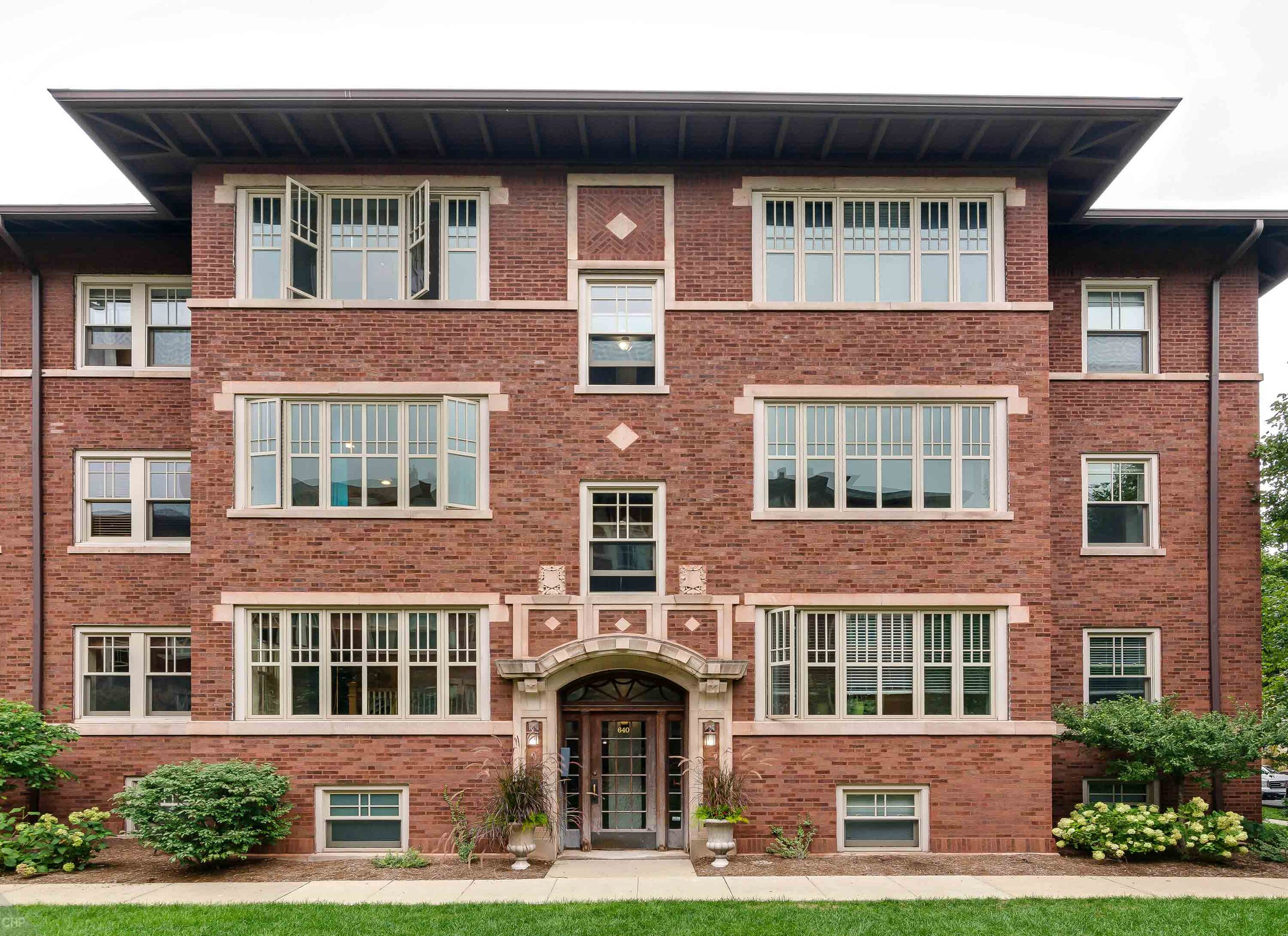 640 Hinman │ 632 Hinman Apartments Evanston