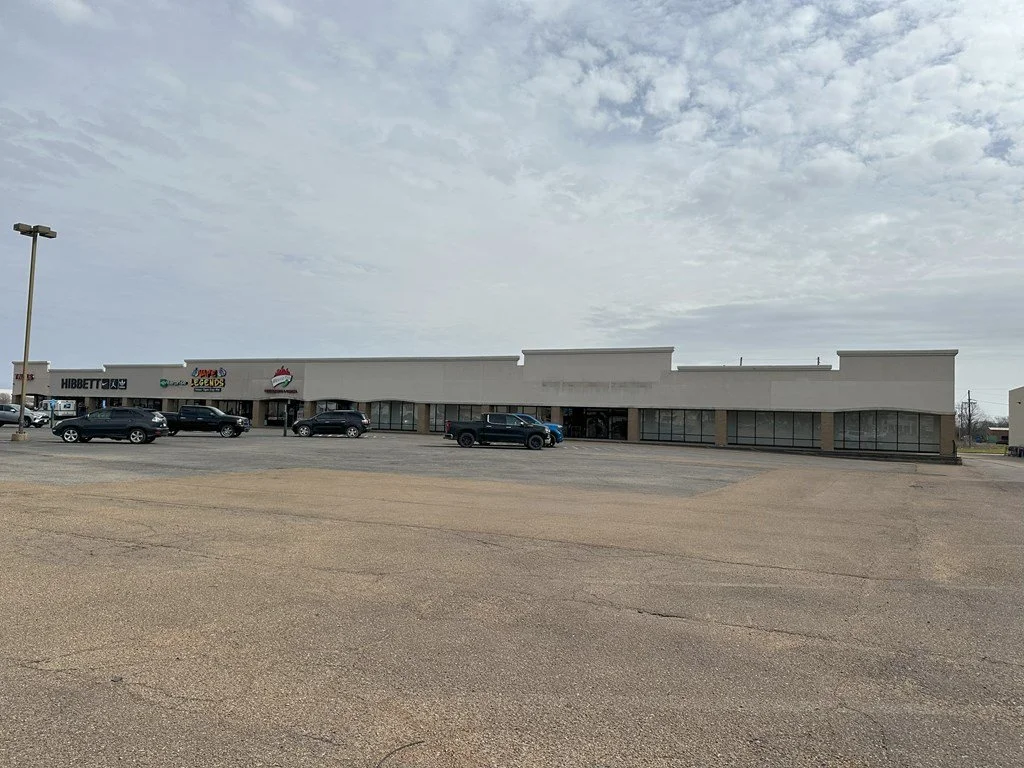 604 N Davis Ave-Shopping Center FOR SALE