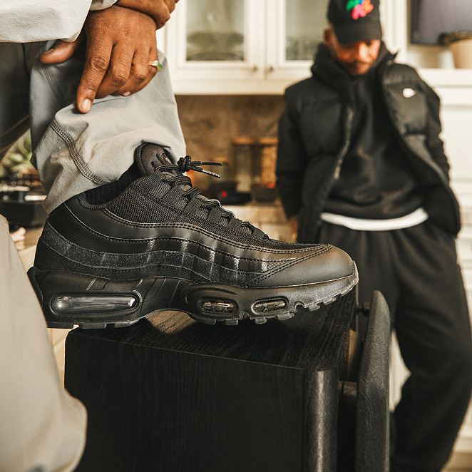 Black Air Max.png