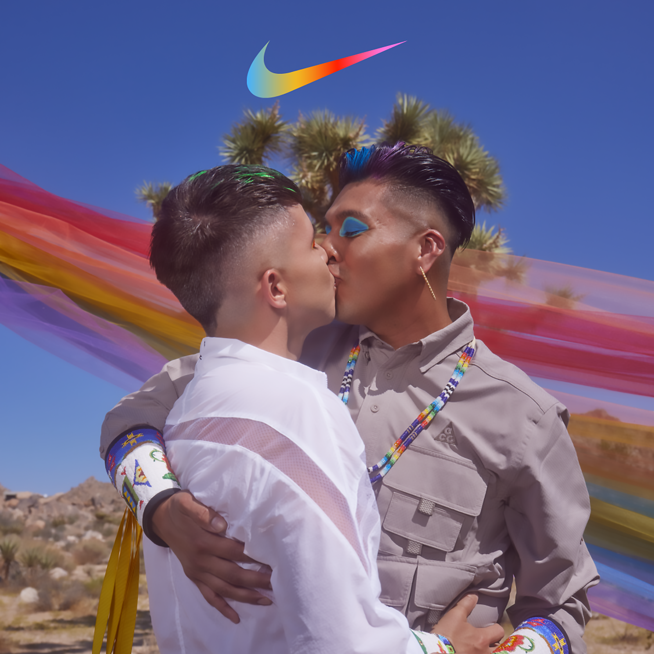 Adrian Stevens and Sean Synder kissing