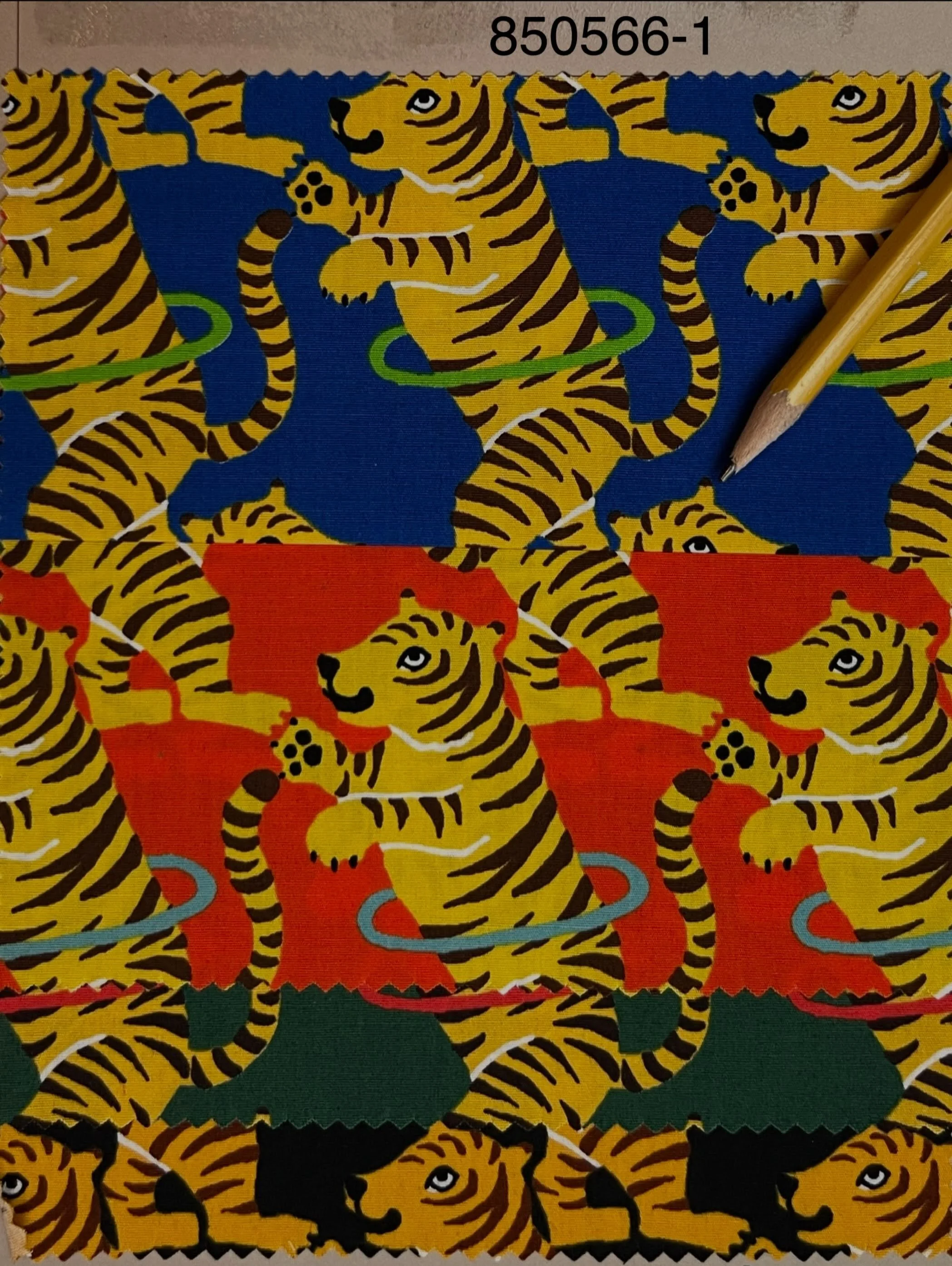A bit o&rsquo; whimsy for ya. Crisp cotton broadcloth from Sevenberry. In stock: blue, orange loden, black.
&bull;
&bull;
#orimonoimportsnovelty #orimonoimportsquiltingcottons #orimonoimportsanimals #sevenberryfabrics