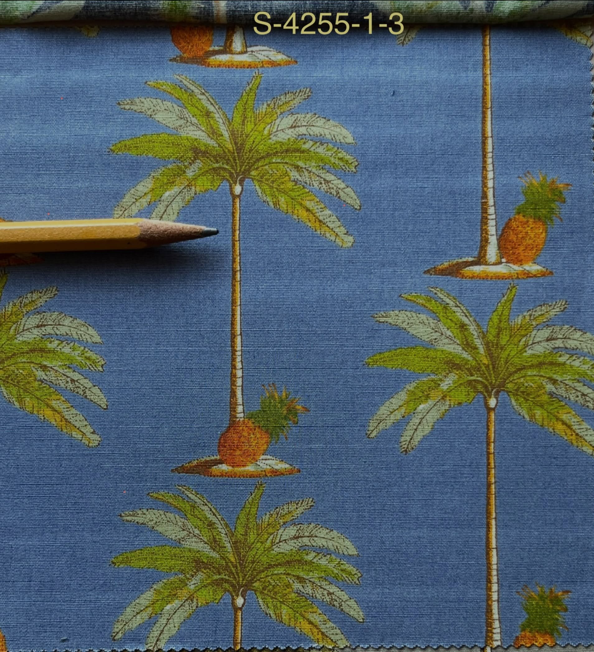 Tropical&hellip; but also vintage. Crisp cotton broadcloth from Sevenberry. Ships from our California warehouse.
&bull;
&bull;
#orimonoimportsquiltingcottons #orimonoimportsflorals #sevenberryfabric #vintagejapan #tropicalprint