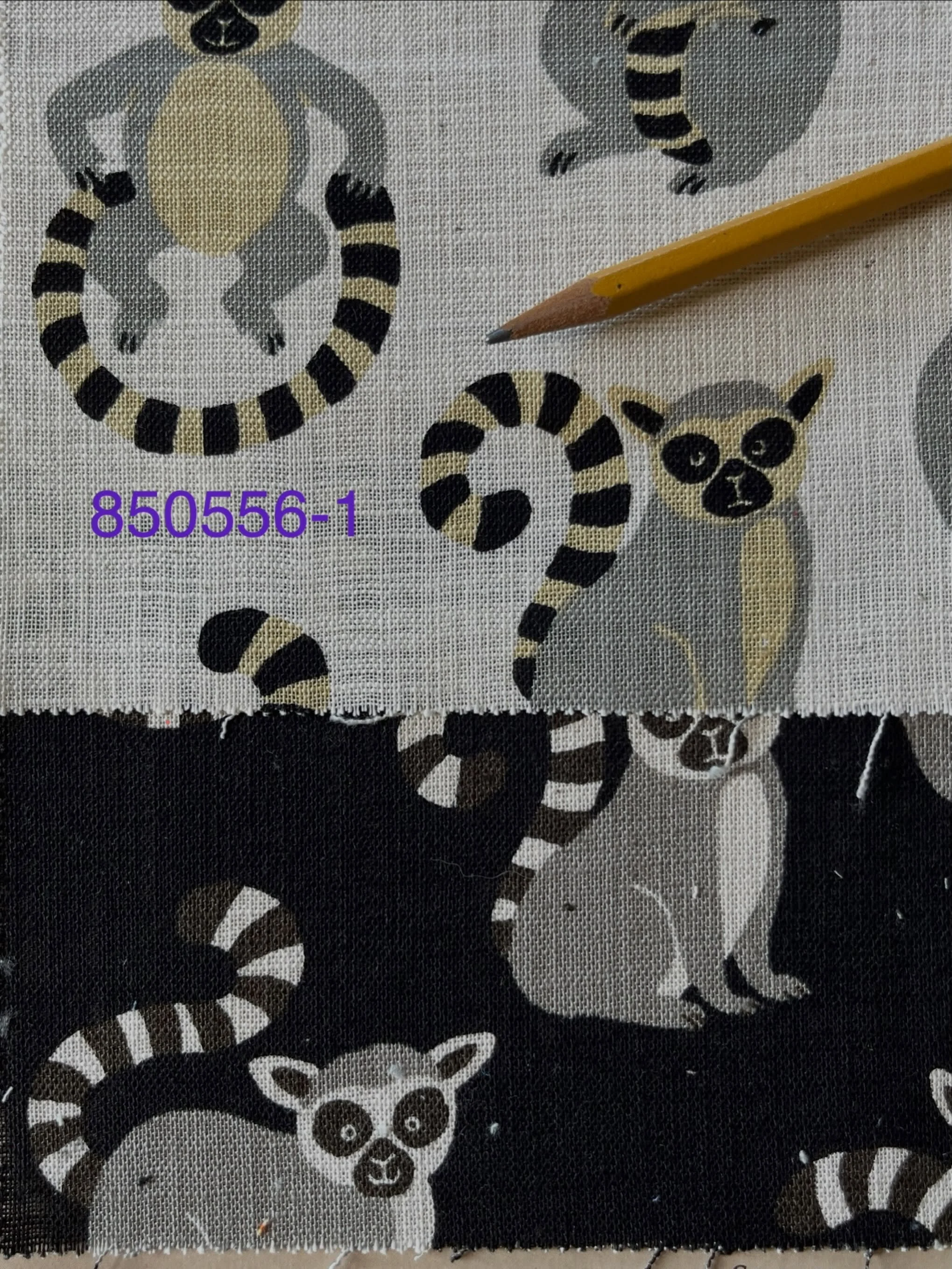 Ring-tail lemur on cotton rustic weave, aka &ldquo;Nara homespun&rdquo; from Sevenberry. Ships from our California warehouse.
&bull;
&bull;
#orimonoimportsanimals #orimonoimportsrusticweave #narahomespun #sevenberryfabrics