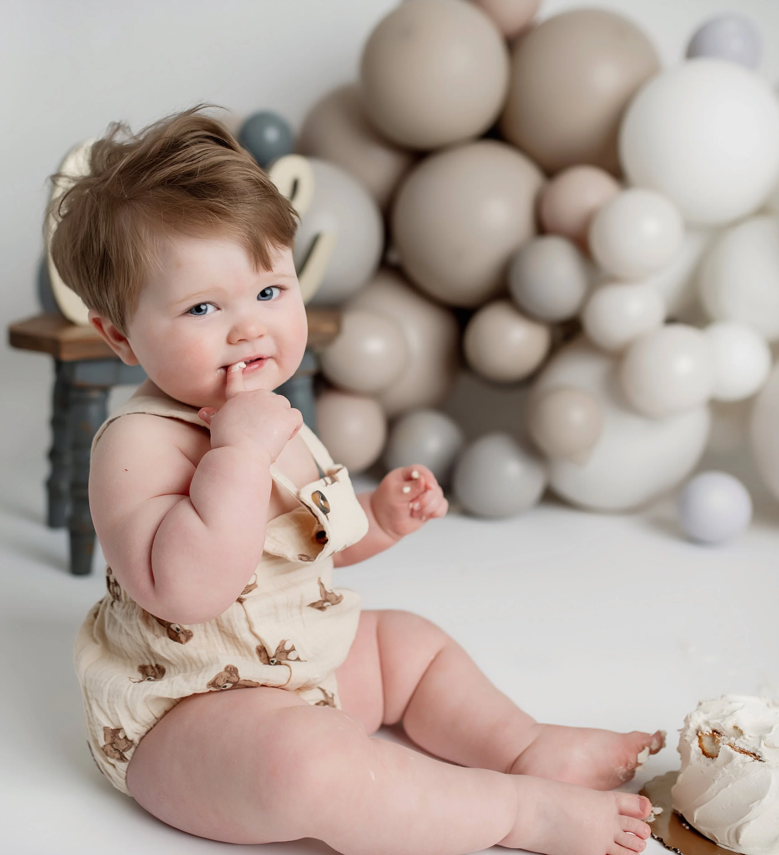 happy baby for 1st cake smash photos