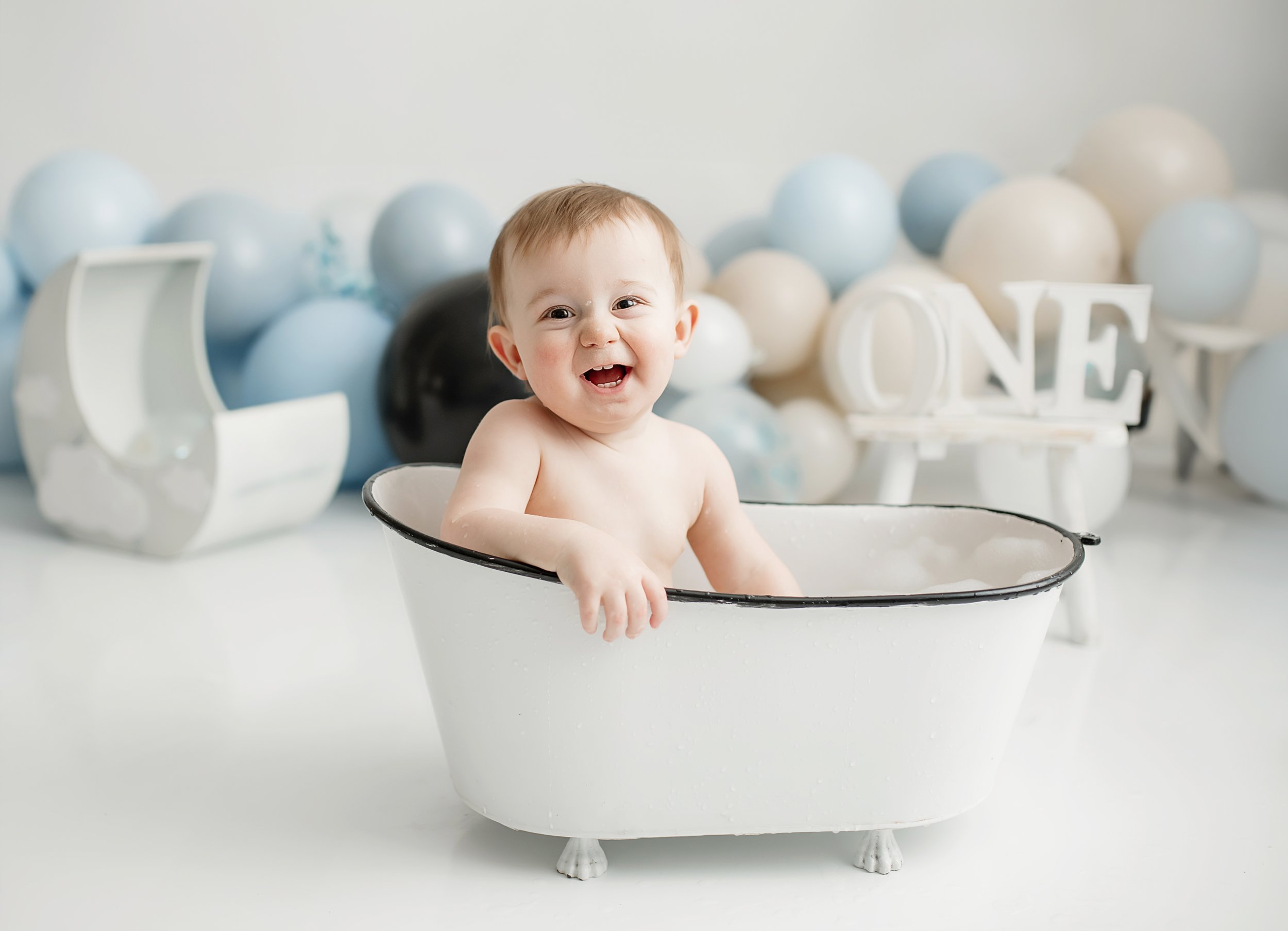 Happy baby cake smash in CNY