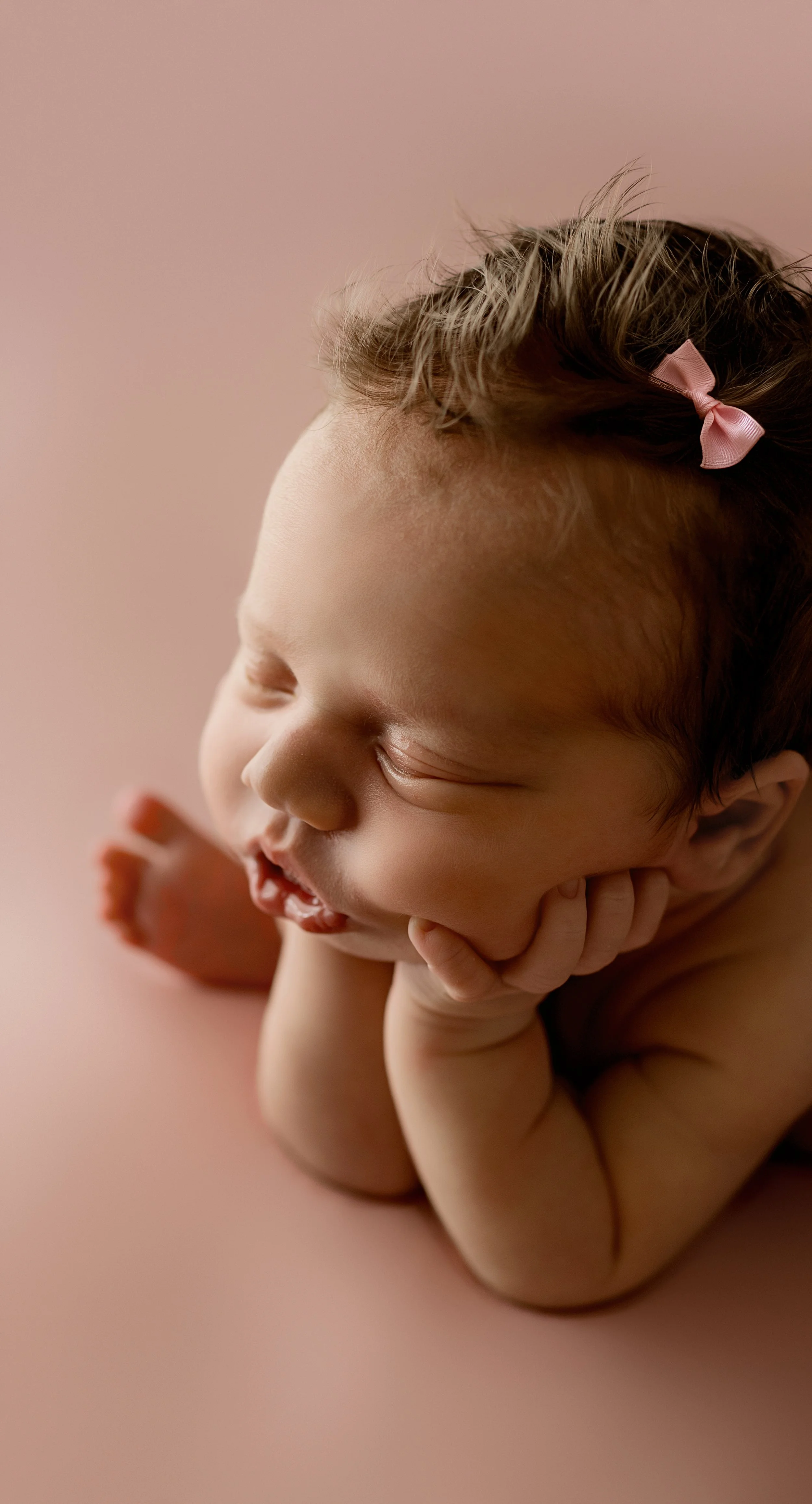 posed newborn photos in cny