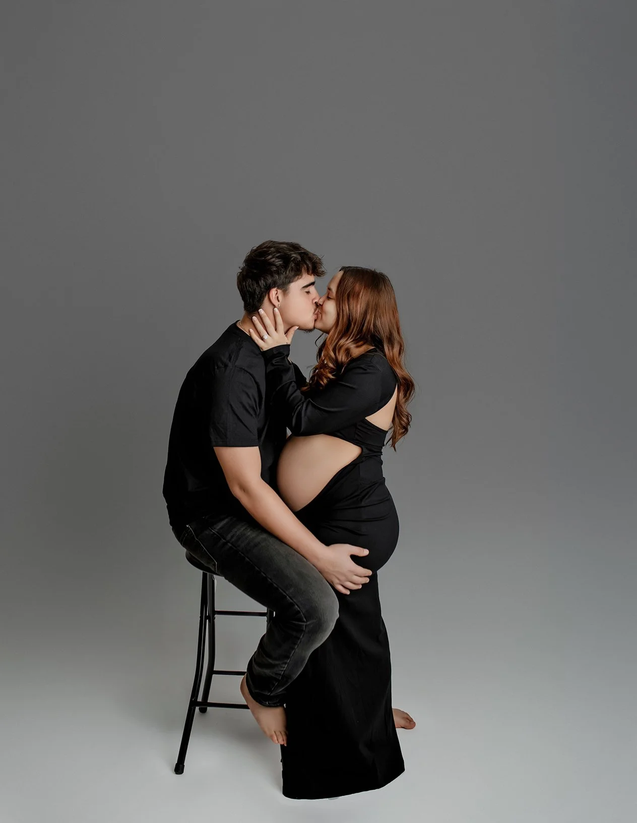 Maternity photos in Jamesvilly NY studio