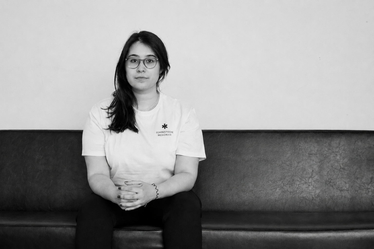 Ana Sophia – Hebammenstudentin nach einem Bachelor in Humanmedizin und Fokus auf feministisch-intersektionale Geburtshilfe. Sie setzt sich für evidenzbasierte, diskriminierungssensible und culturally responsive care ein und versteht Gesundheitsversor