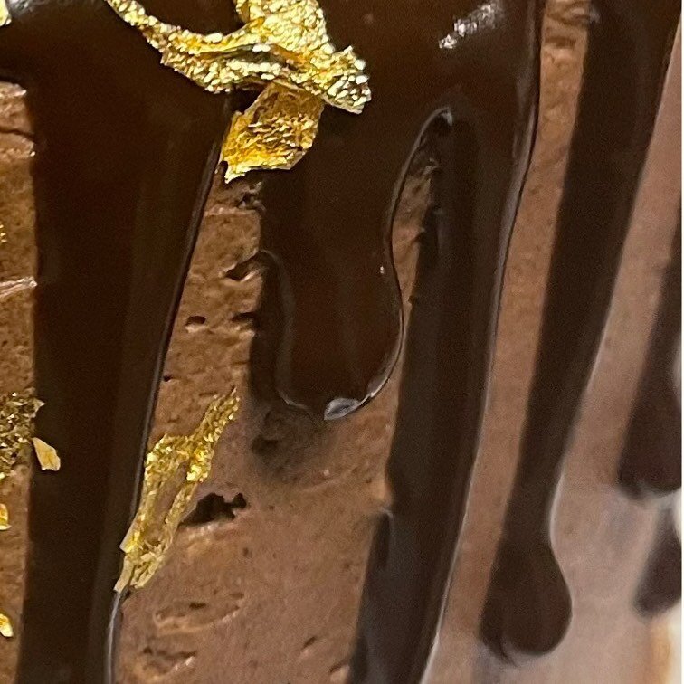 24K Chocolate Cookie Monster Cake  #kravecateringco #caveintoyourkrave #dfwfoodie #dfwcaterer #dfwcatering #dfwprivatechef