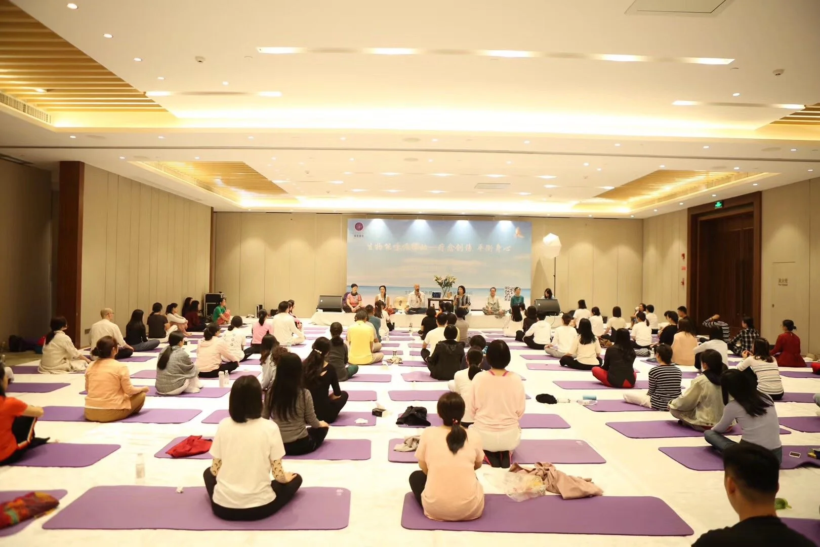 small-and-large-group-breathwork-and-embodiment-trainings-usa-corporate-uk