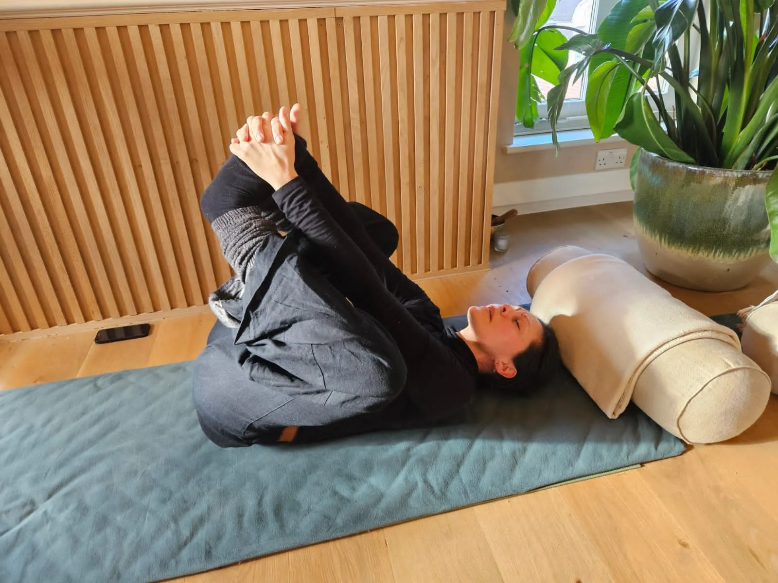 Confidential-1:1-breathwork-session-for-actors- managing-performance-stress-uk-emotional-regulation-discreet-support-bespoke-clarit-performance