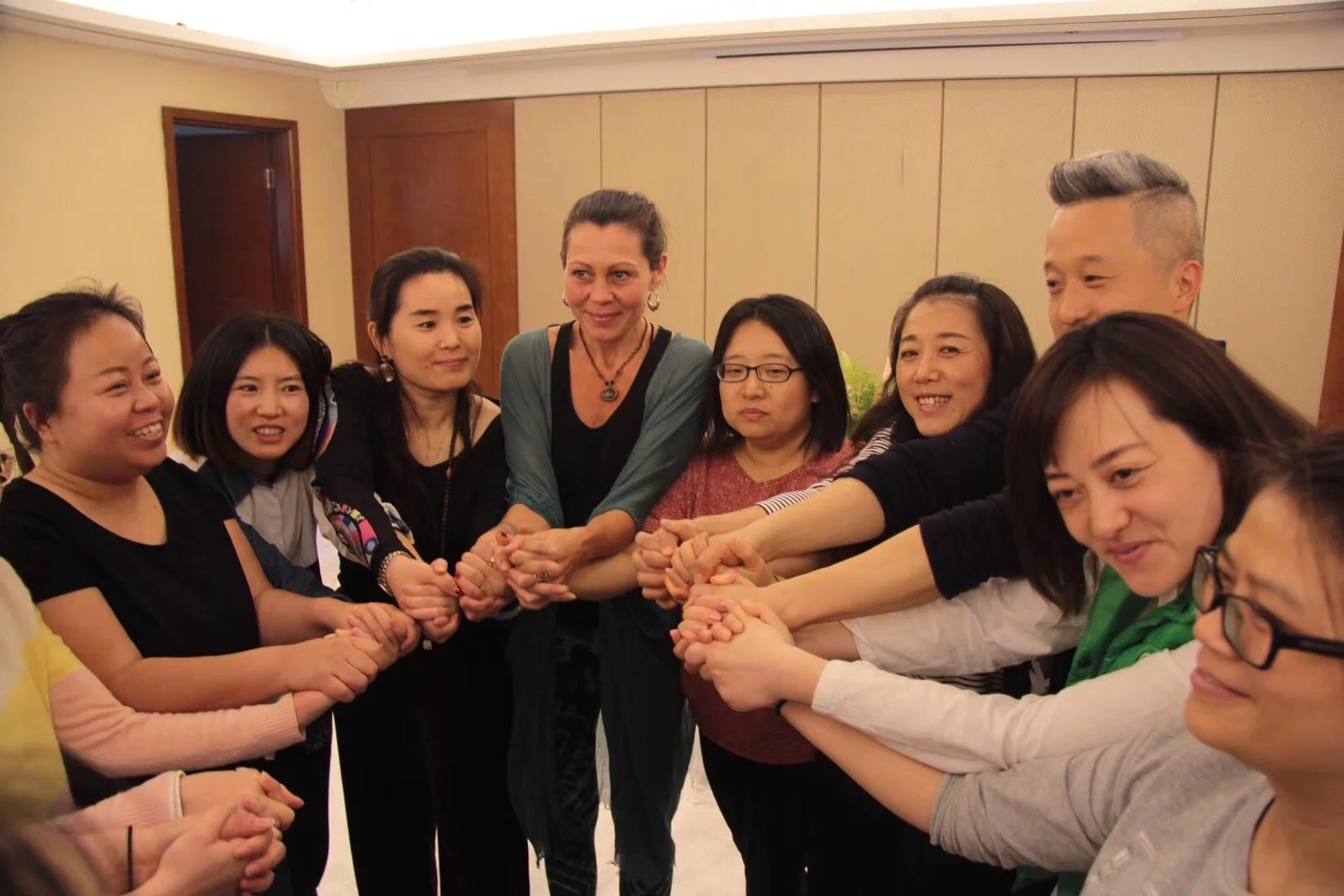 trauma-informed-breathwork-combined-with-somatic-and-embodiment-coaching-certified-facilitator-usa-australia-asia-england-europe