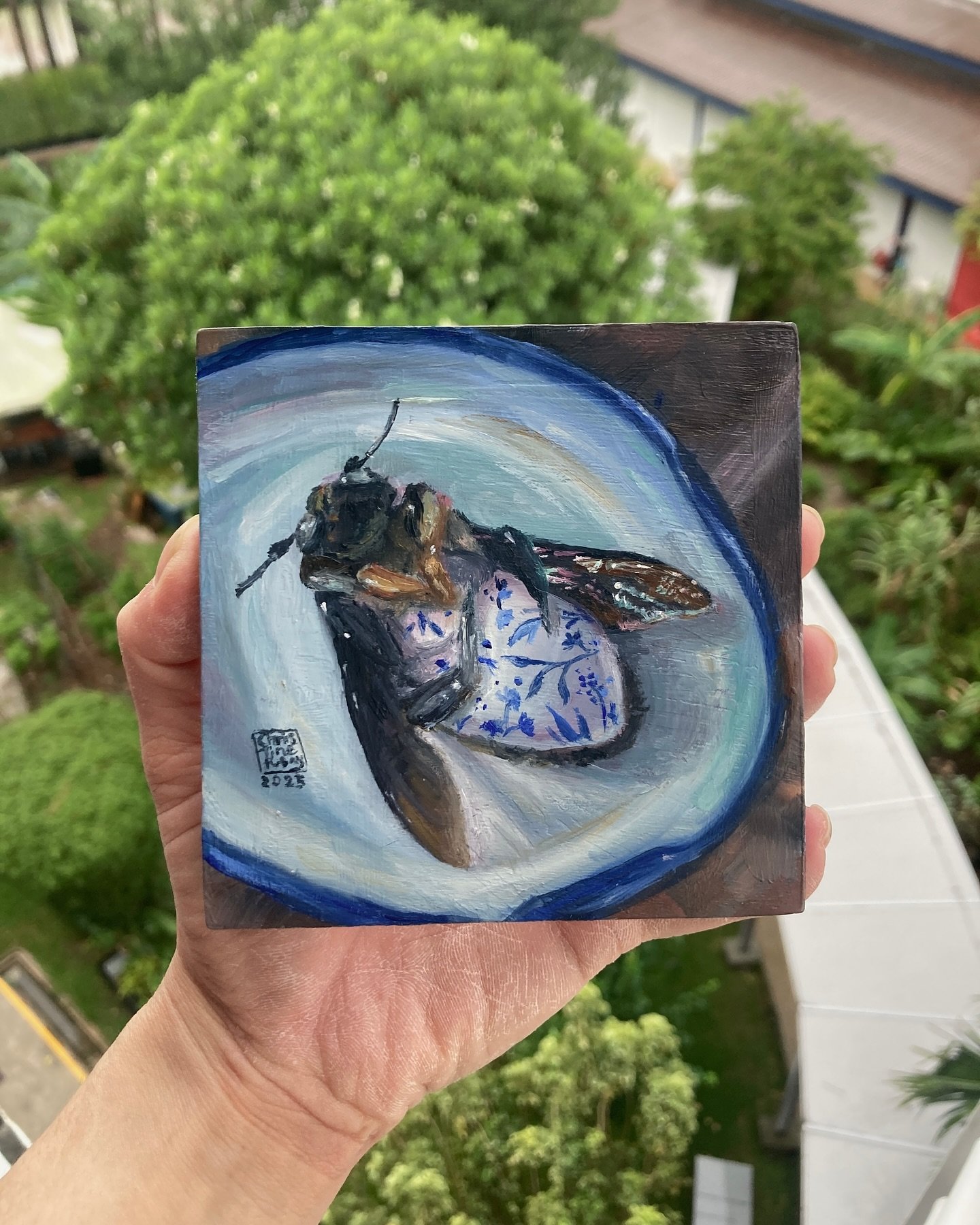 Pondering Dreams.
2025.
Acrylics and oils on primed wooden panel.
4&rdquo; x 4&rdquo;.
.
ʜᴜꜱʜ, ᴏʜ ʜᴜꜱʜ,
ᴛʜᴇʀᴇ ʟɪᴇꜱ ᴛʜᴇ ᴅʀᴇᴀᴍ,
ꜰʟɪᴘᴘᴇᴅ ᴀɴᴅ ᴀꜱʟᴇᴇᴘ,
ᴜɴ-ᴀᴡᴀᴋɪɴɢ.
.
ᴡᴀɪᴛɪɴɢ, ᴡᴀɪᴛɪɴɢ,
ɴᴏ ꜱᴏᴜɴᴅꜱ, ᴊᴜꜱᴛ ᴘᴏɴᴅᴇʀɪɴɢ,
ɪꜰ ᴛʜᴇʀᴇ ᴄᴏᴍᴇꜱ ᴀ ᴅᴀʏ,
ʟɪꜰᴇ ʙᴇ ꜱᴛɪʀʀɪɴɢ.
.
Som