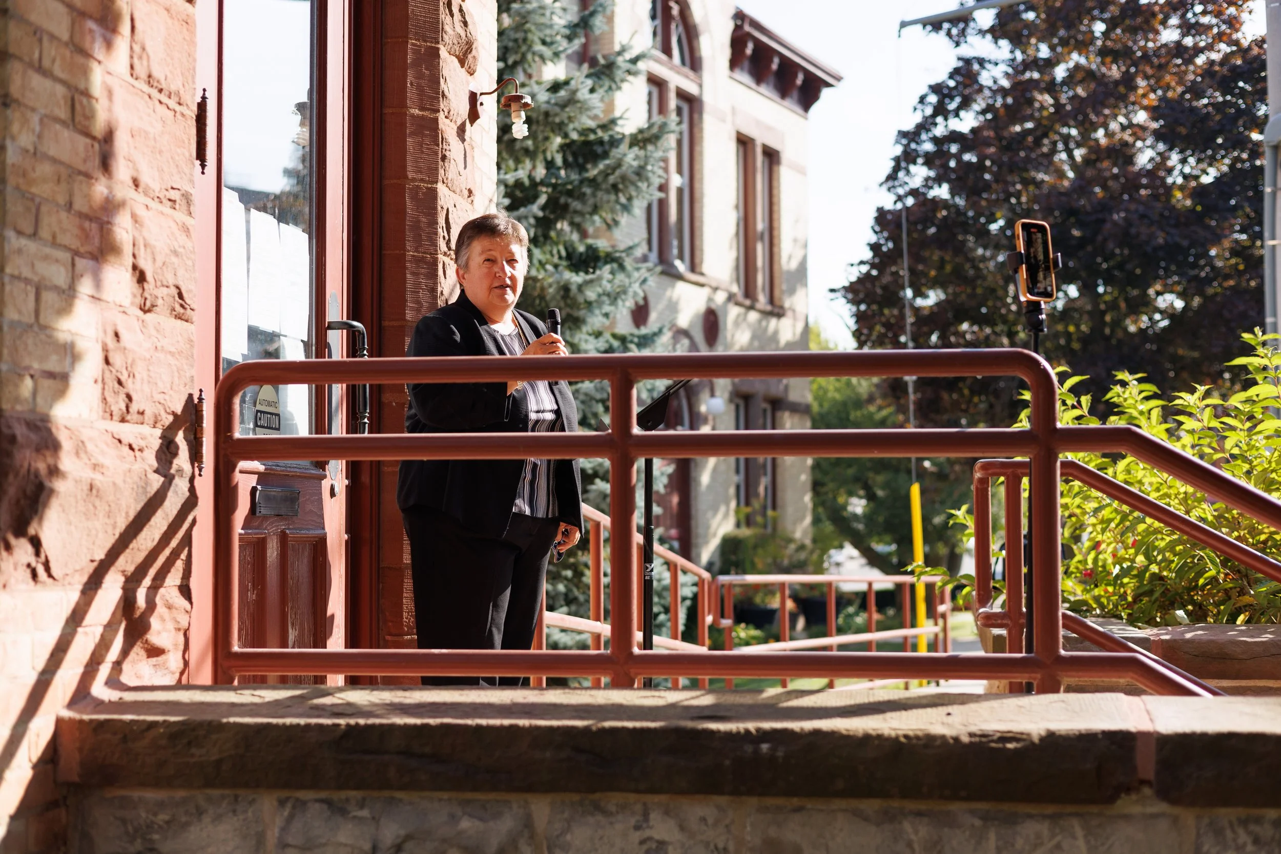 Warden Rhonda Ehgoetz gives a speech
