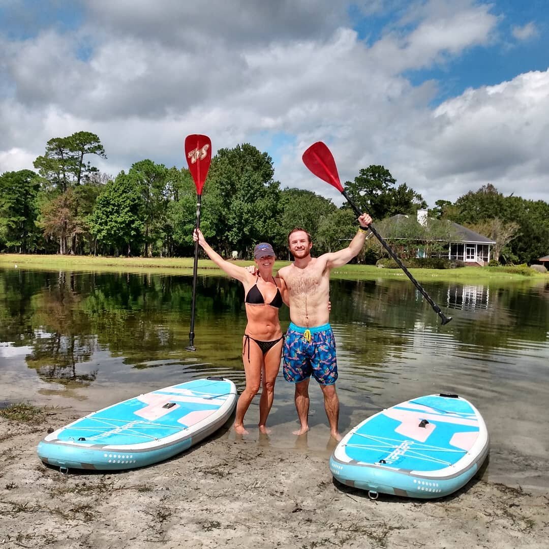 Happy Saturday 🌞 What are you up to this weekend? Paddleboard rentals at @trophylakes, $25/hr, $40/2hrs. Book your Paddle Party at www.waterdogpaddle.com #paddleparty #trysomethingnew #queencity