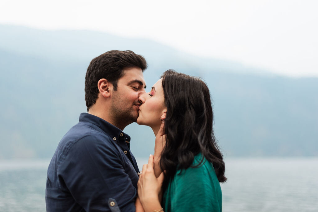 MariaHardmanPhotography-LakesideCoupleSession-LakePendOrielle-134.jpg