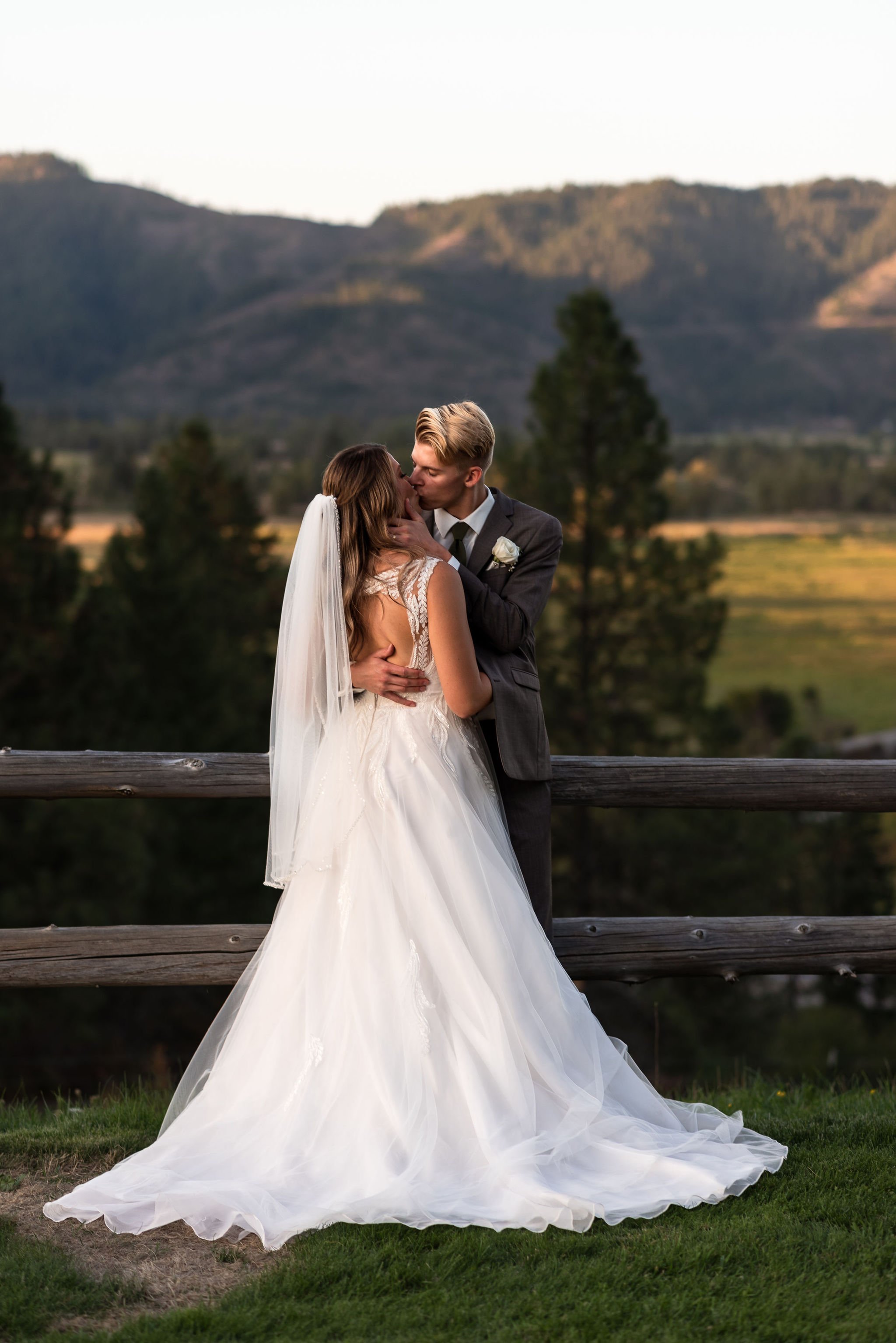 Timeless-Fall-Idaho-Wedding-424.jpg