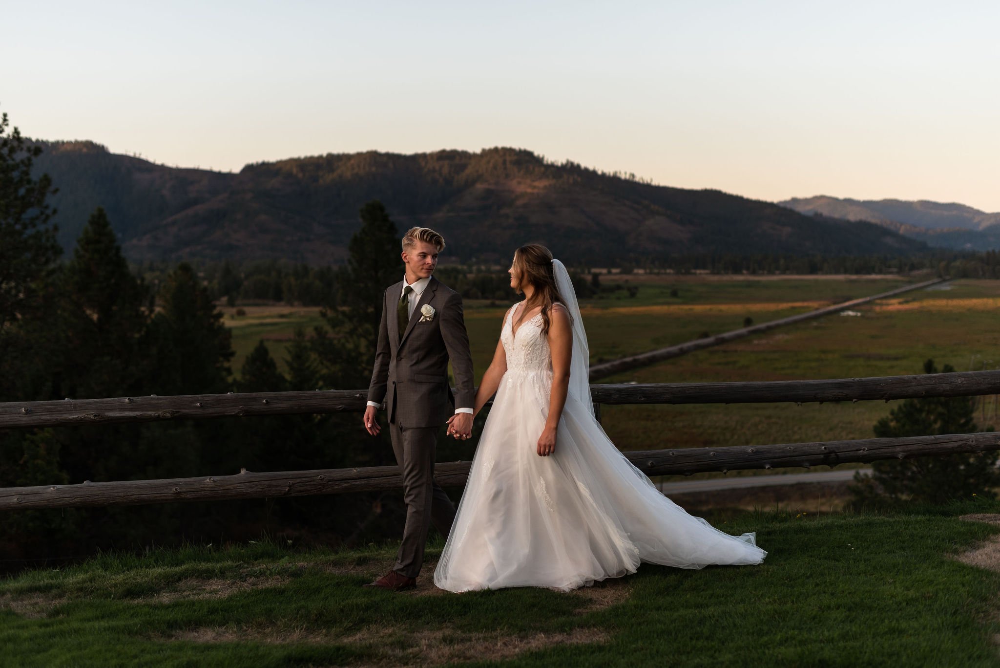 Timeless-Fall-Idaho-Wedding-439.jpg
