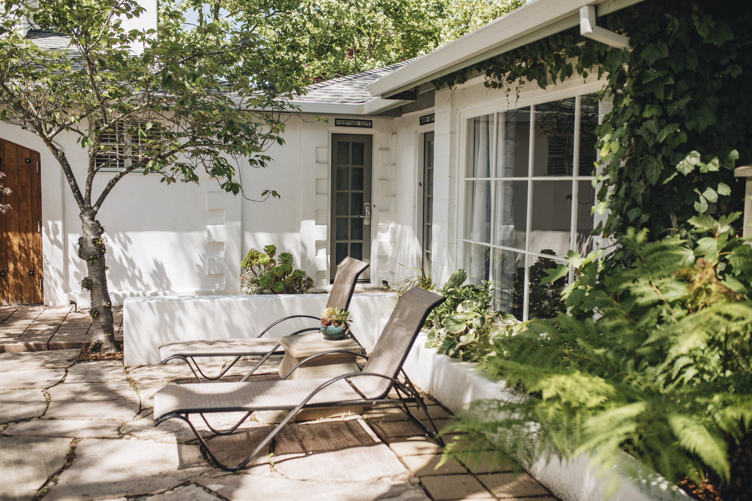 Courtyard Suite Sitting Area