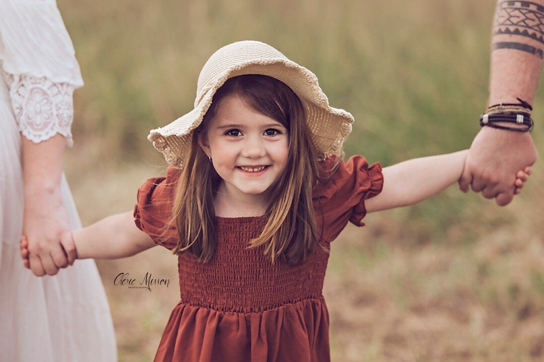 It is always such a privilege getting to photograph this beautiful family.
I first met Jasmine, Brad and Hallie in March 2019 when they came into the Studio for Hallie's Newborn photos and Twinkle Toes moulds since then I have photographed their Enga